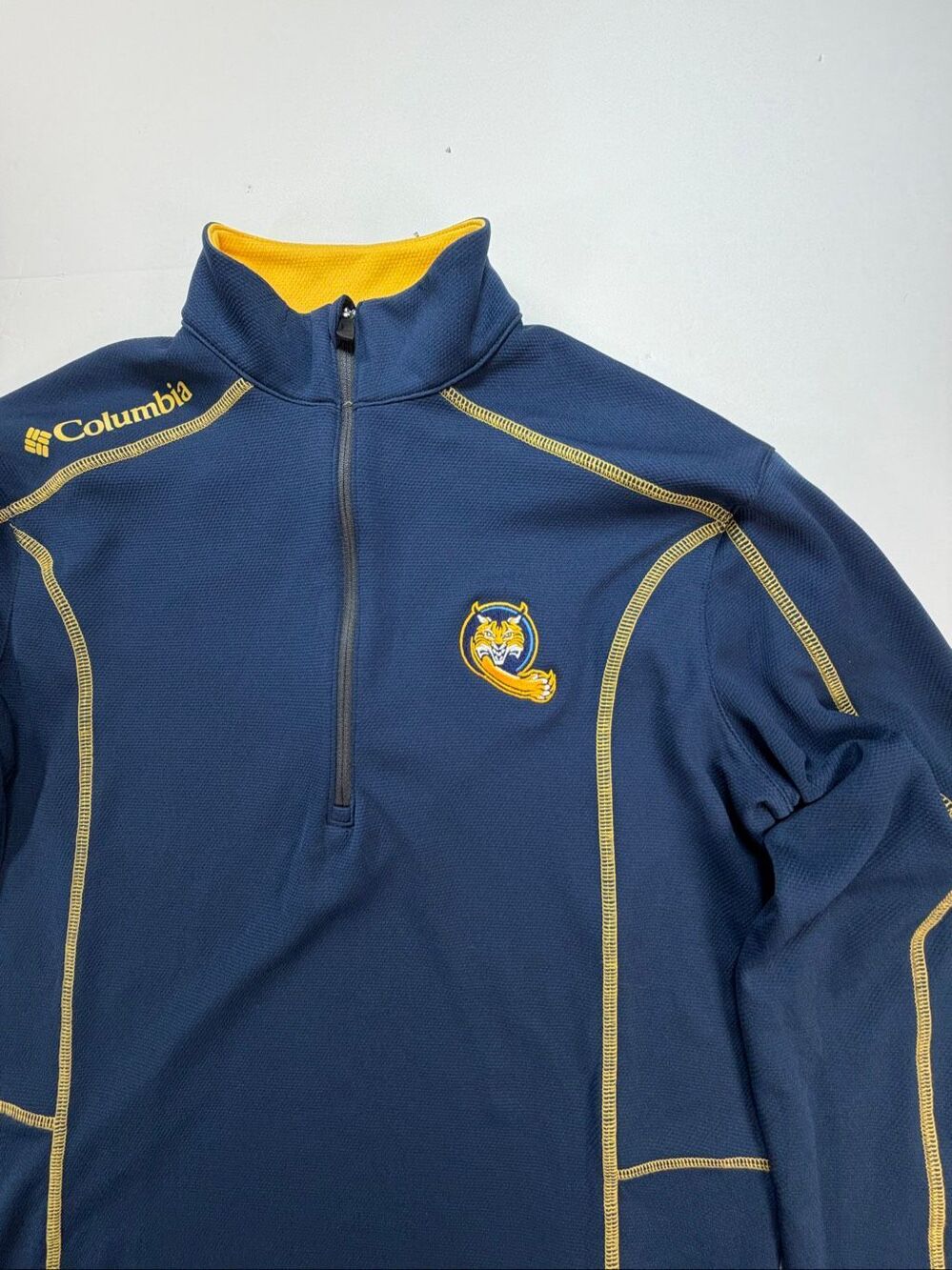 Columbia Golf Quinnipiac Bobcats Omni-Wick 1/4 Zip Pullover Men’s Size Small EUC
